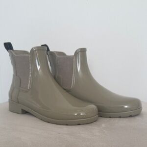 Hunter Women's Glossy Olive Chelsea Boots - NWOT